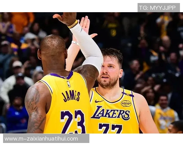 老鹰队与尼克斯队激战正酣谁能在这场对决中笑到最后